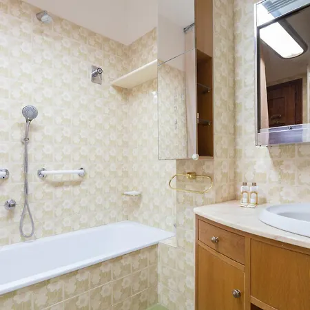 Alle 3g - 10min To Center, A-c, 2 Baths, Terrace Апартаменты