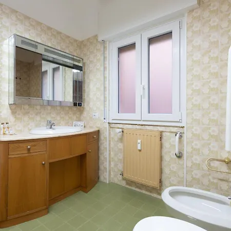 Alle 3g - 10min To Center, A-c, 2 Baths, Terrace Апартаменты
